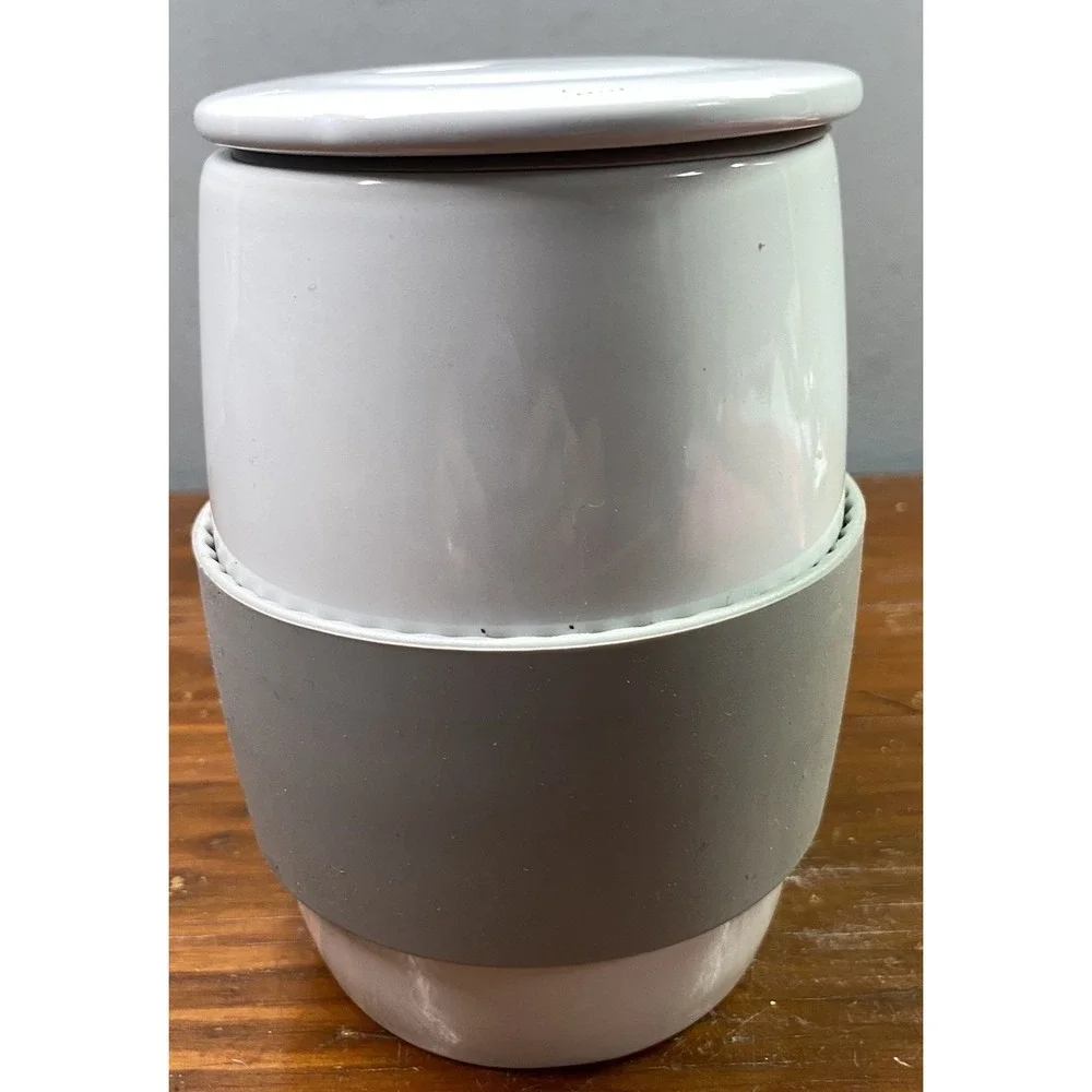 Pampered Chef Ceramic Egg Cooker‎ w/ Silicone Sleeve&Lid #1529 White Gray NEW